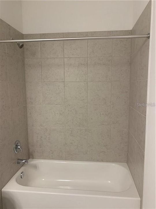 Active With Contract: $1,500 (1 beds, 1 baths, 660 Square Feet)