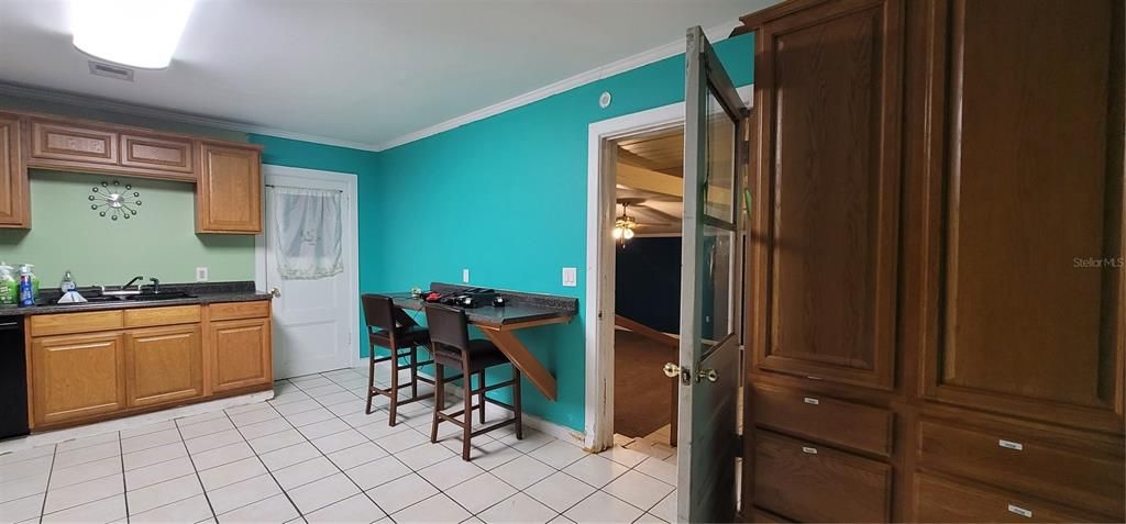 For Sale: $329,900 (4 beds, 2 baths, 2500 Square Feet)