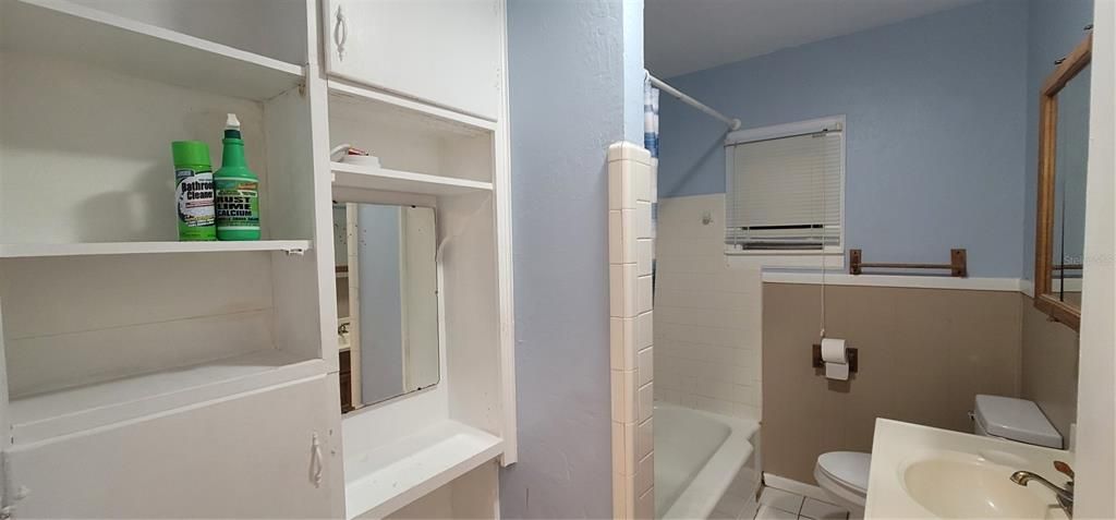 For Sale: $329,900 (4 beds, 2 baths, 2500 Square Feet)