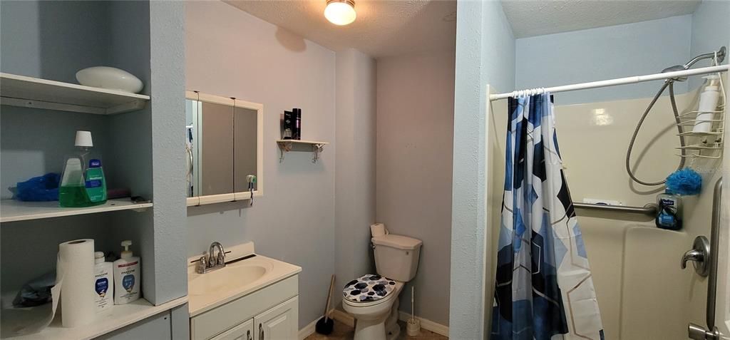 For Sale: $329,900 (4 beds, 2 baths, 2500 Square Feet)