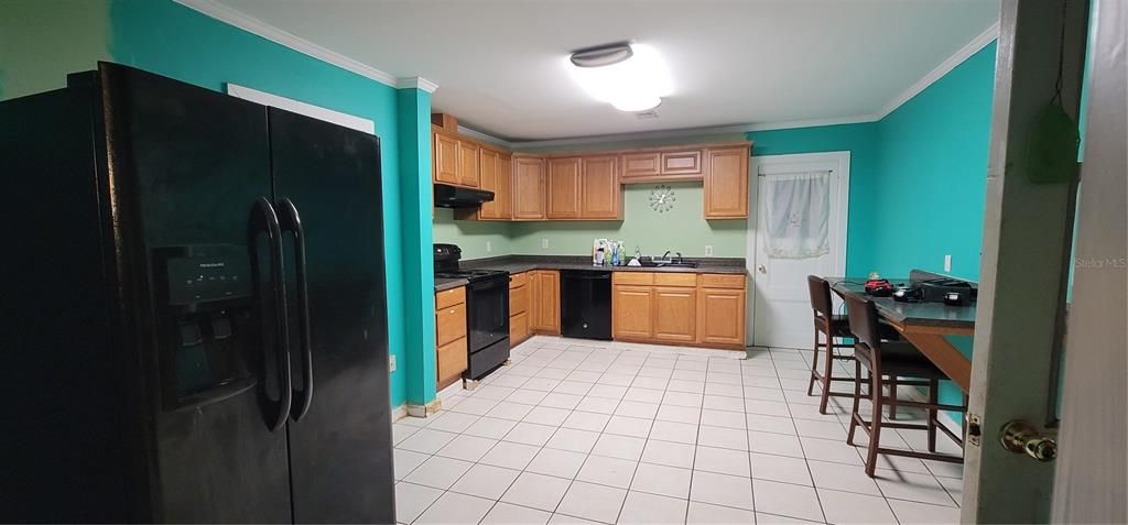 For Sale: $329,900 (4 beds, 2 baths, 2500 Square Feet)