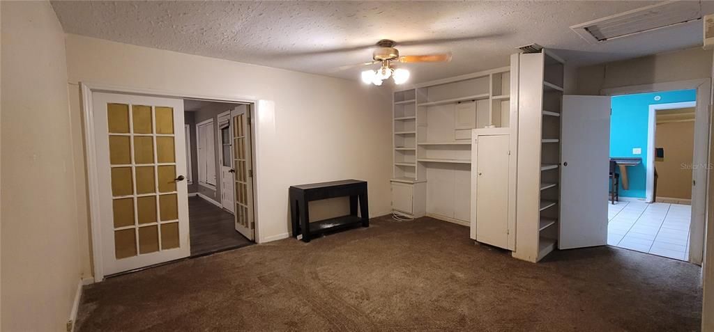 For Sale: $329,900 (4 beds, 2 baths, 2500 Square Feet)