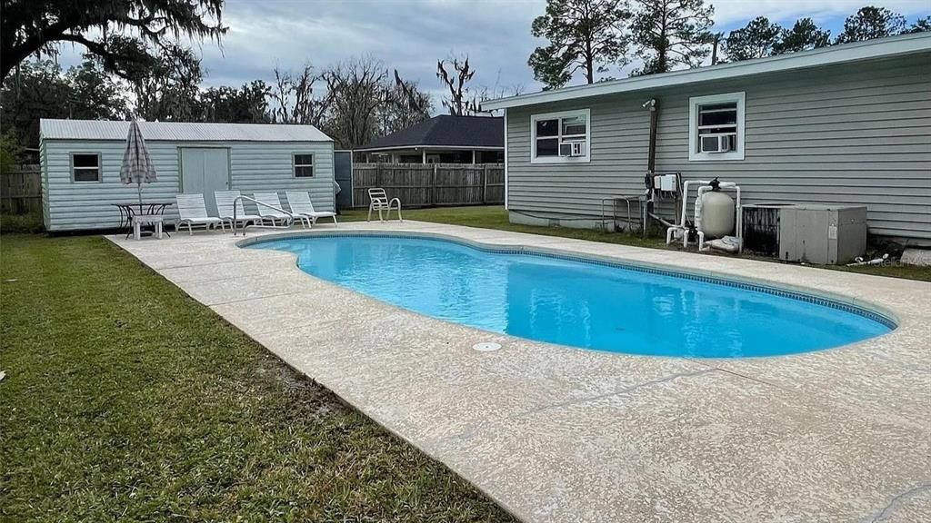 For Sale: $329,900 (4 beds, 2 baths, 2500 Square Feet)