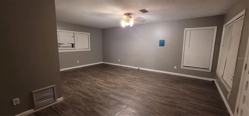 For Sale: $329,900 (4 beds, 2 baths, 2500 Square Feet)