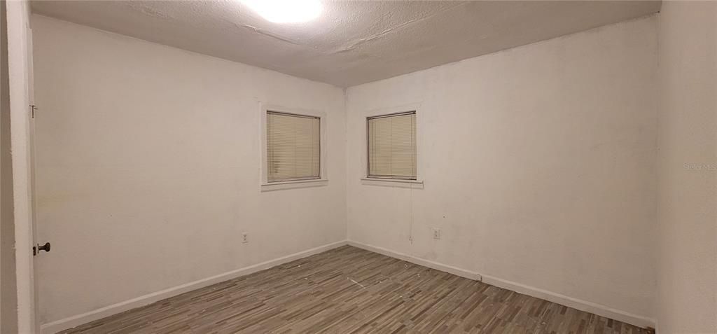 For Sale: $329,900 (4 beds, 2 baths, 2500 Square Feet)