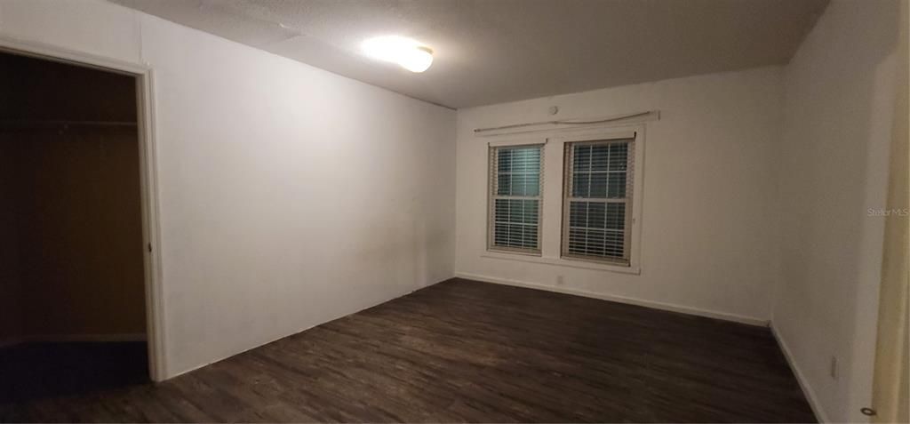 For Sale: $329,900 (4 beds, 2 baths, 2500 Square Feet)