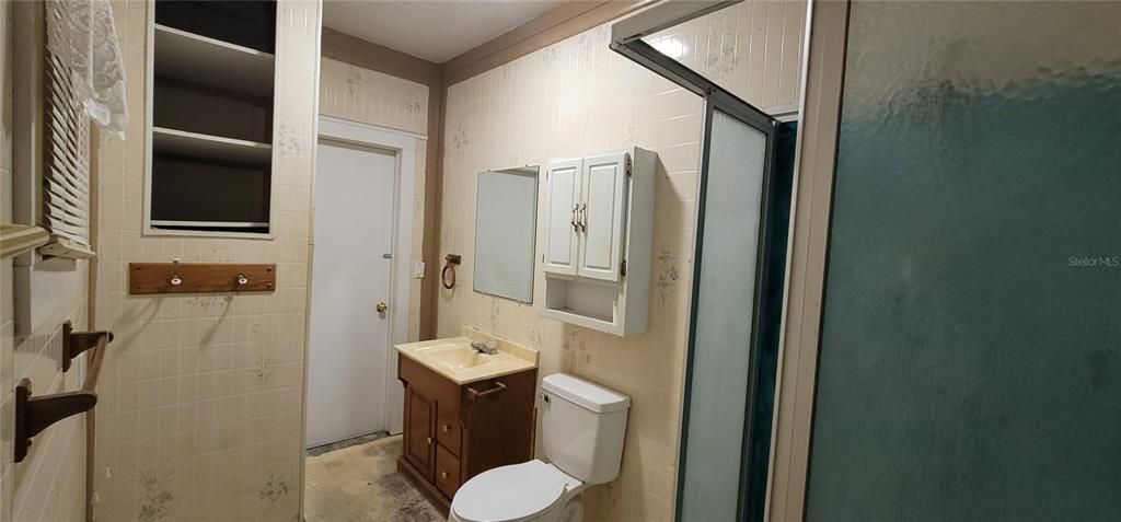 For Sale: $329,900 (4 beds, 2 baths, 2500 Square Feet)