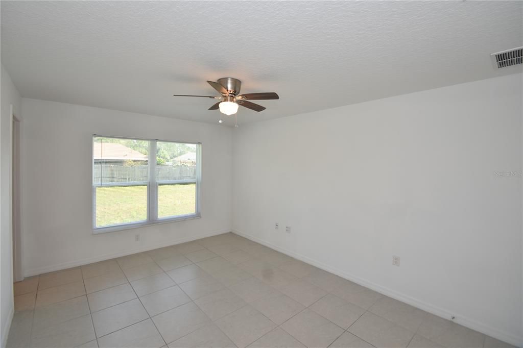 В аренду: $1,650 (3 спален, 2 ванн, 1211 Квадратных фут)