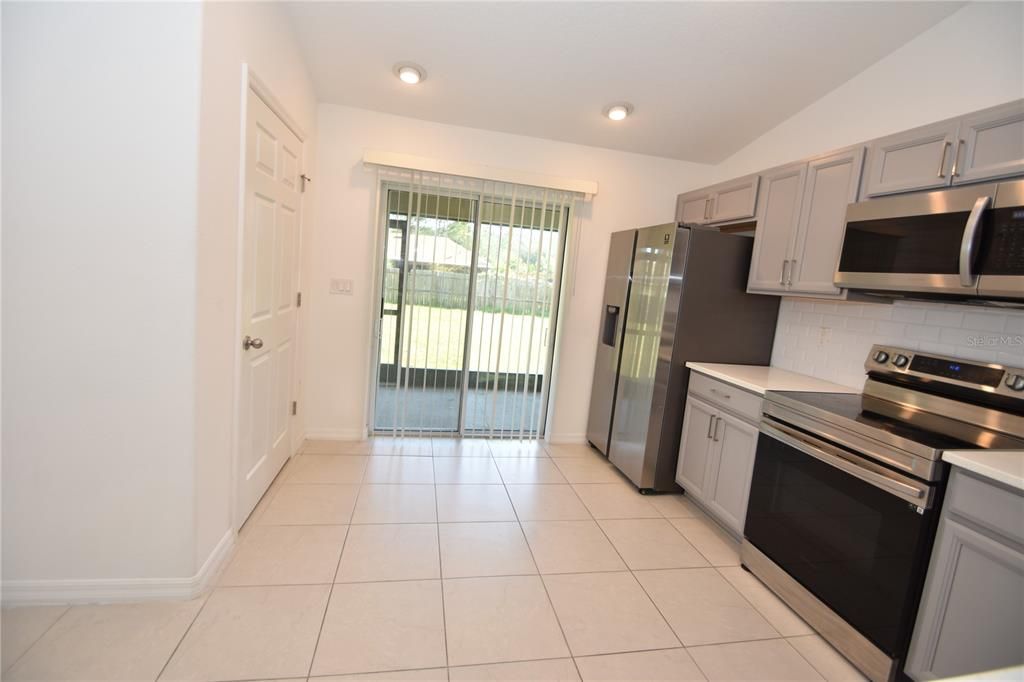 В аренду: $1,650 (3 спален, 2 ванн, 1211 Квадратных фут)