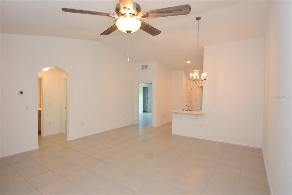 В аренду: $1,650 (3 спален, 2 ванн, 1211 Квадратных фут)