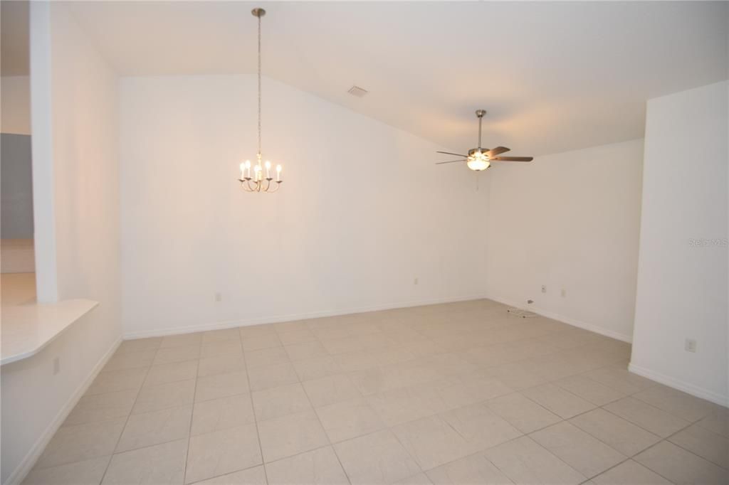 В аренду: $1,650 (3 спален, 2 ванн, 1211 Квадратных фут)