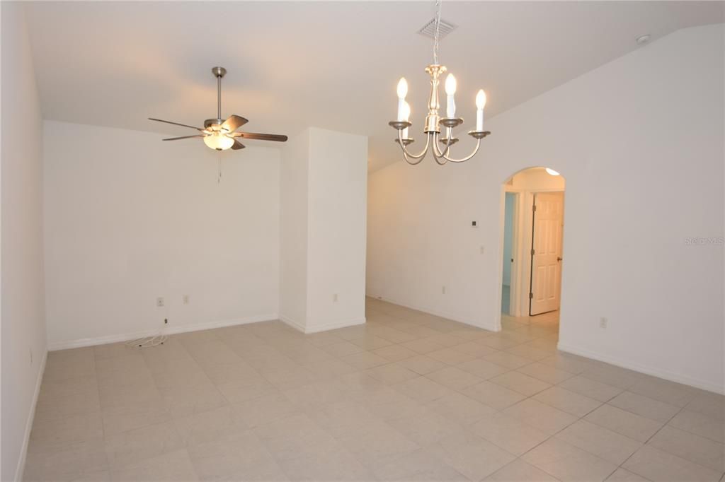 В аренду: $1,650 (3 спален, 2 ванн, 1211 Квадратных фут)