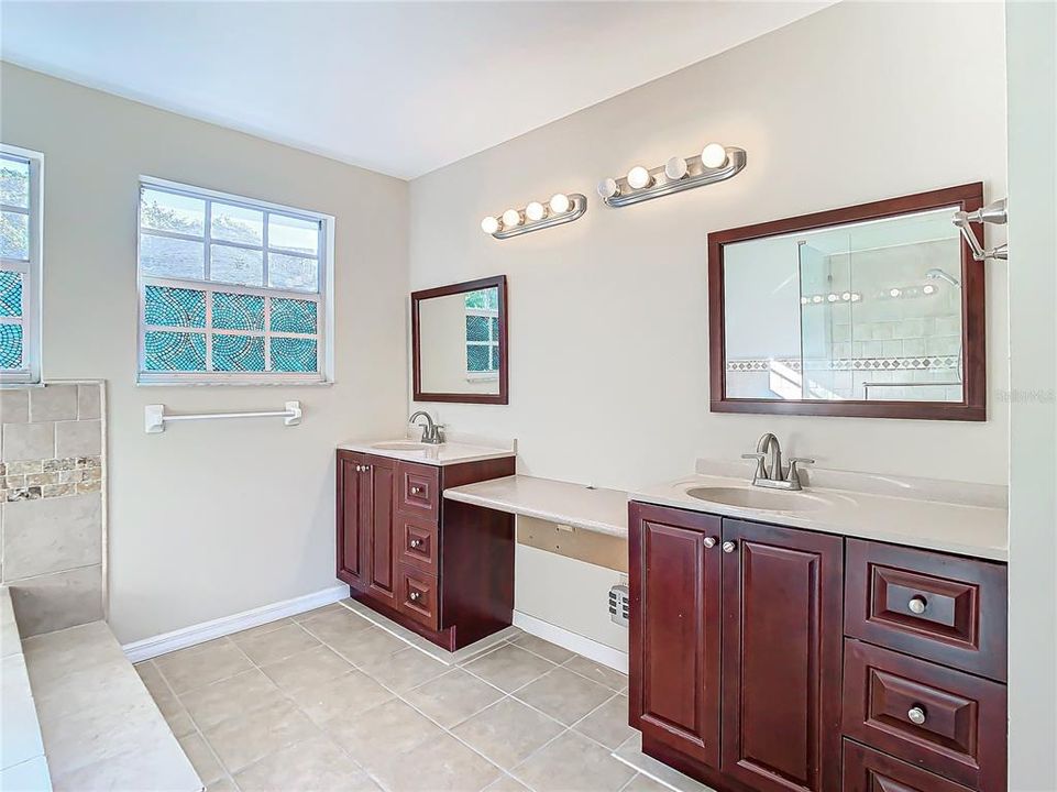 На продажу: $425,000 (3 спален, 2 ванн, 1929 Квадратных фут)