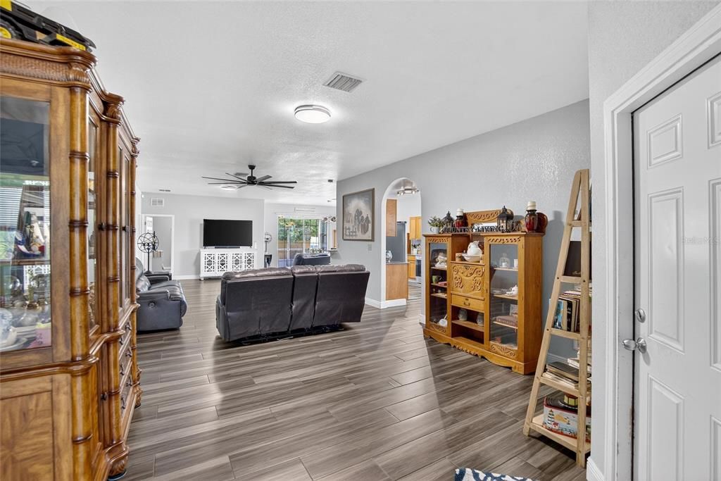 На продажу: $700,000 (7 спален, 4 ванн, 2170 Квадратных фут)