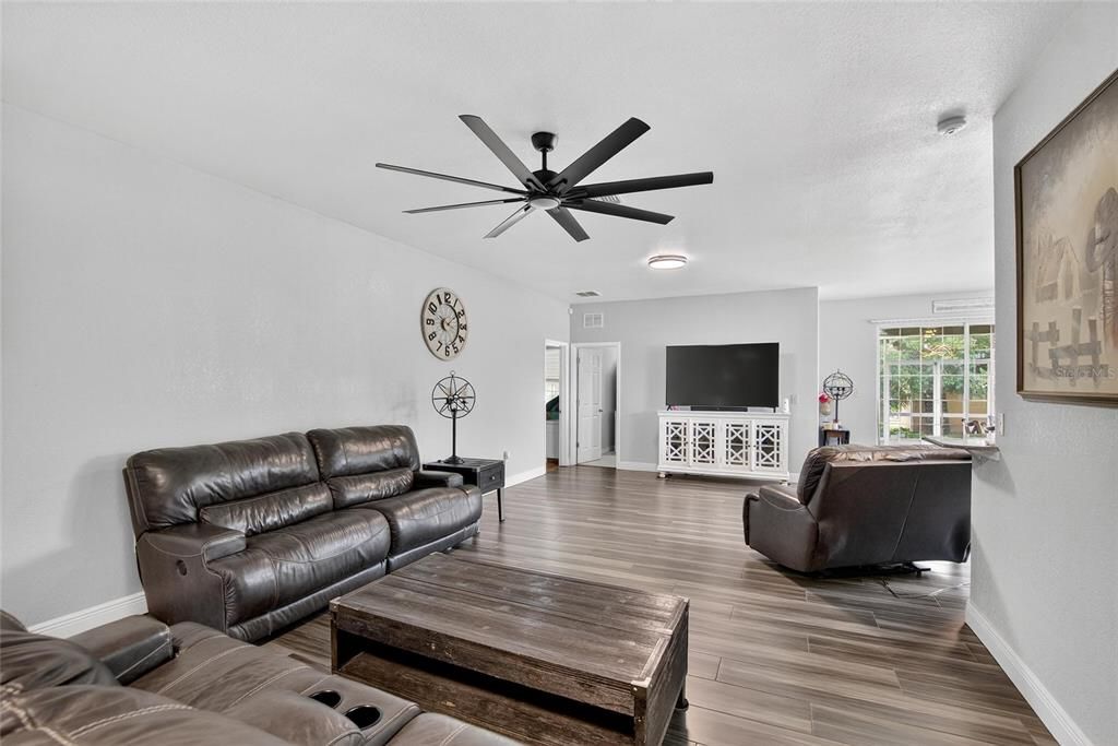 На продажу: $700,000 (7 спален, 4 ванн, 2170 Квадратных фут)