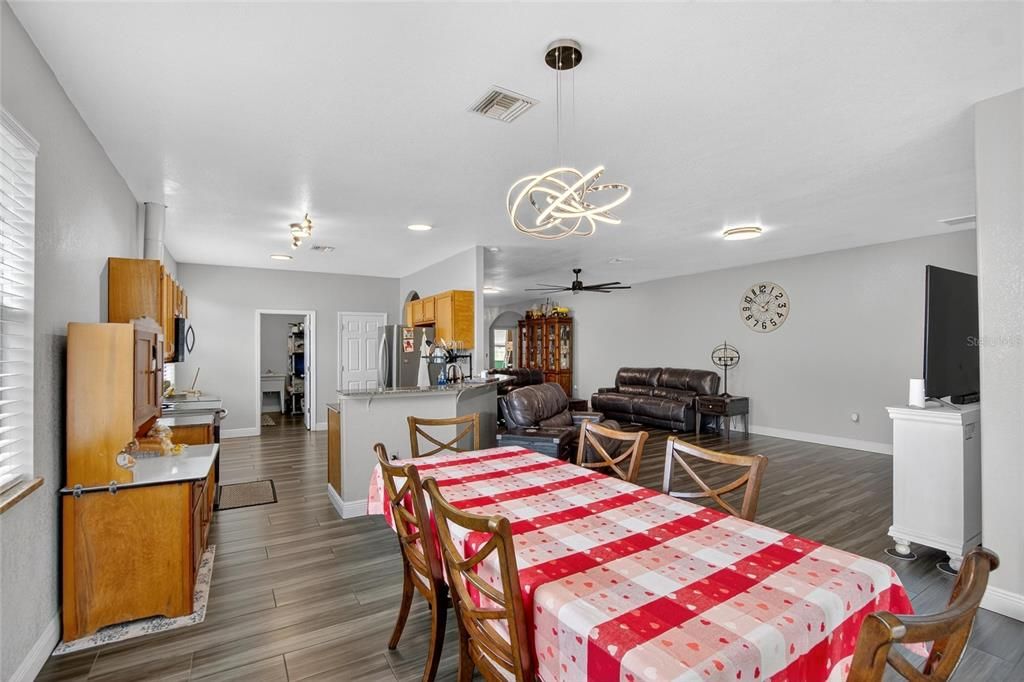 На продажу: $700,000 (7 спален, 4 ванн, 2170 Квадратных фут)