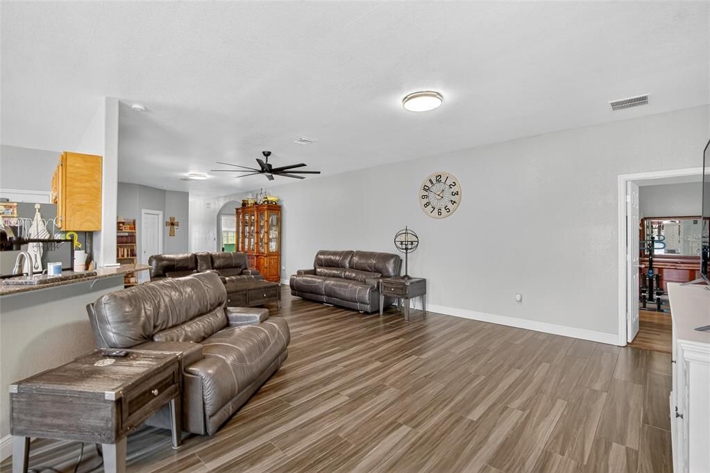 На продажу: $700,000 (7 спален, 4 ванн, 2170 Квадратных фут)