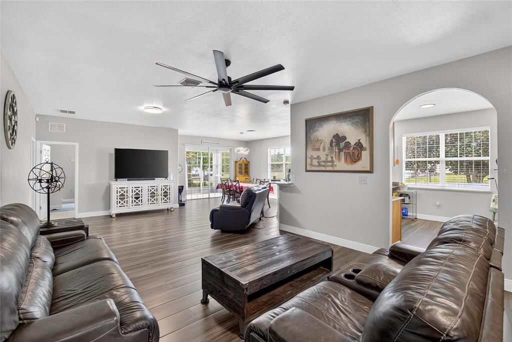 На продажу: $700,000 (7 спален, 4 ванн, 2170 Квадратных фут)