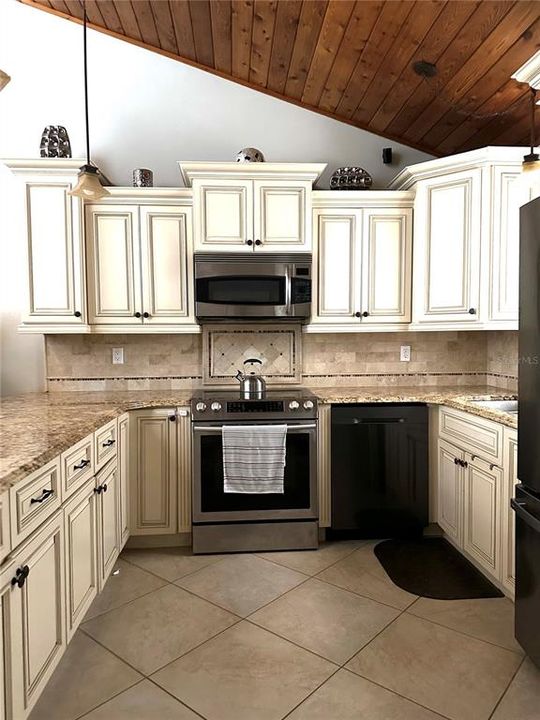 待售: $155,000 (2 贝兹, 2 浴室, 970 平方英尺)