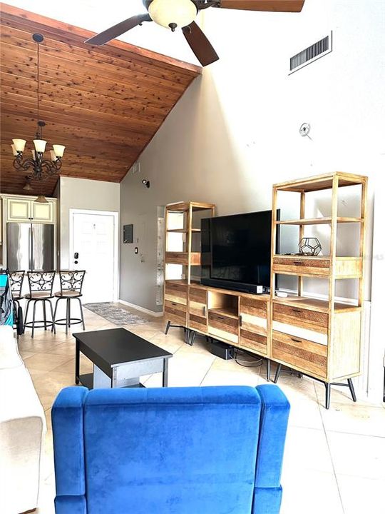 待售: $155,000 (2 贝兹, 2 浴室, 970 平方英尺)