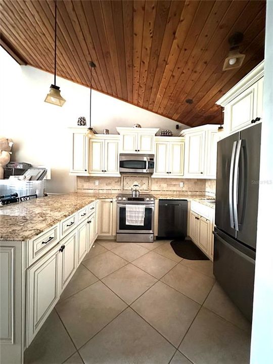 待售: $155,000 (2 贝兹, 2 浴室, 970 平方英尺)