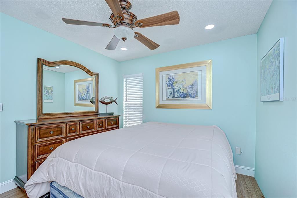 Active With Contract: $355,000 (3 beds, 2 baths, 1308 Square Feet)