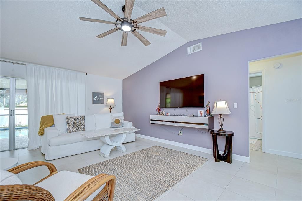 Active With Contract: $355,000 (3 beds, 2 baths, 1308 Square Feet)