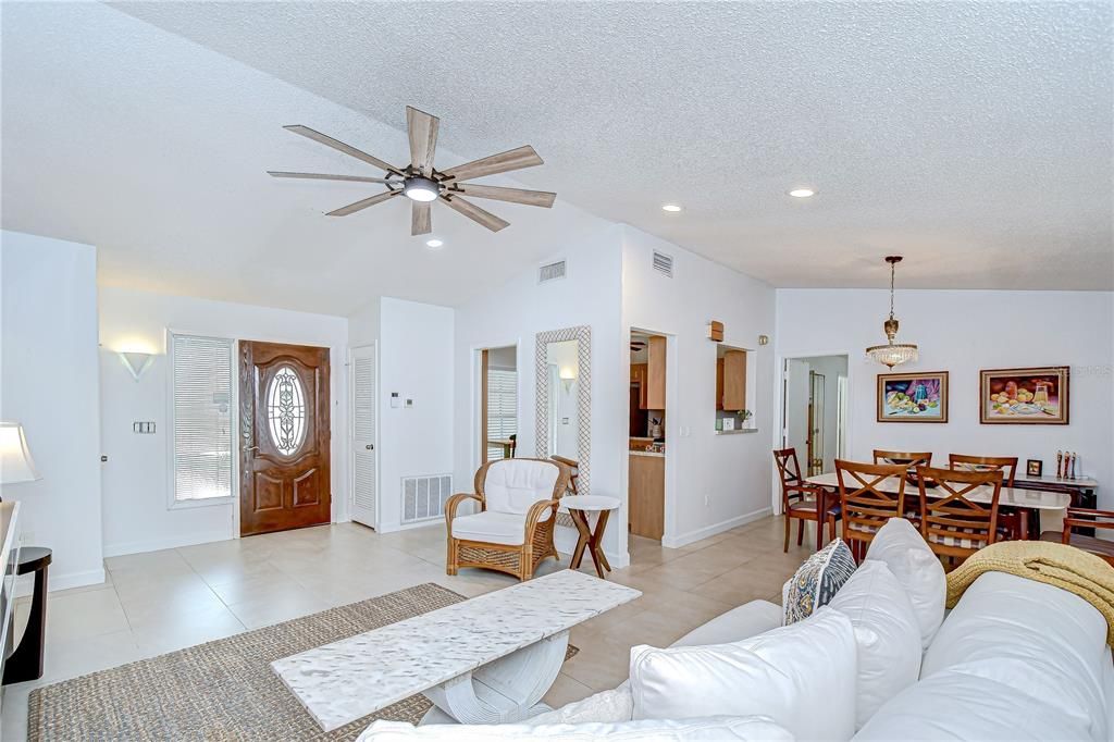 Active With Contract: $355,000 (3 beds, 2 baths, 1308 Square Feet)