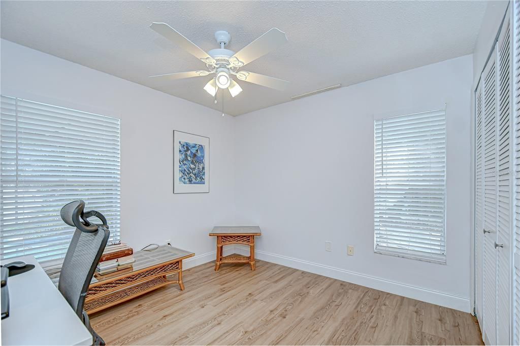 Active With Contract: $355,000 (3 beds, 2 baths, 1308 Square Feet)