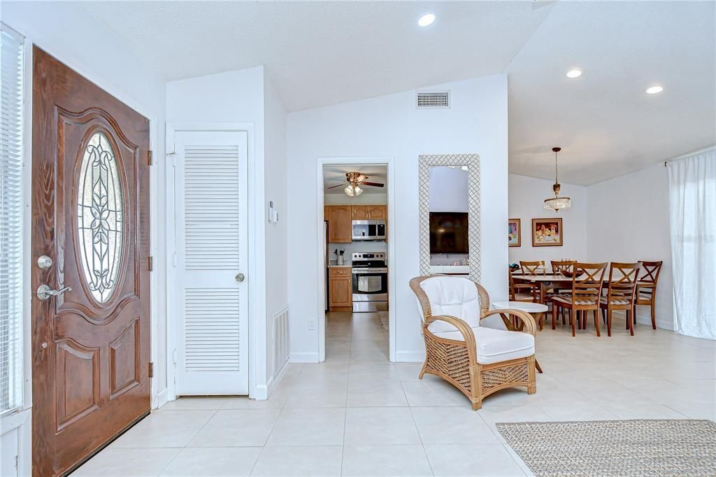 Active With Contract: $355,000 (3 beds, 2 baths, 1308 Square Feet)