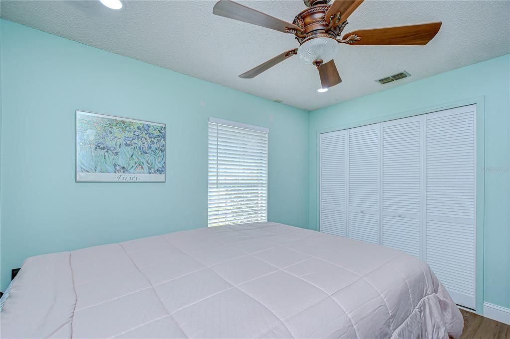 Active With Contract: $355,000 (3 beds, 2 baths, 1308 Square Feet)