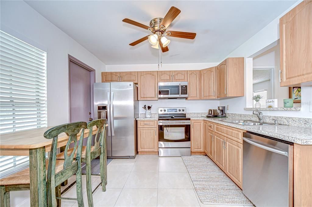 Active With Contract: $355,000 (3 beds, 2 baths, 1308 Square Feet)
