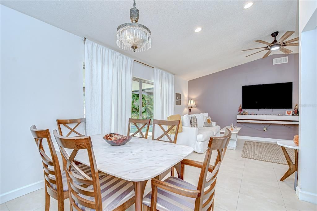 Active With Contract: $355,000 (3 beds, 2 baths, 1308 Square Feet)