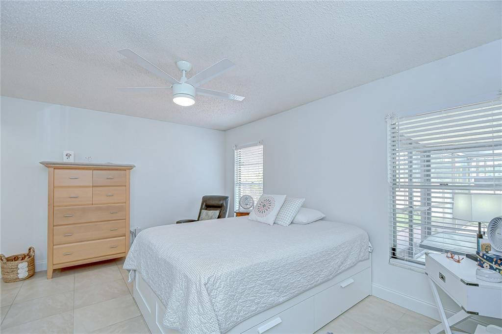 Active With Contract: $355,000 (3 beds, 2 baths, 1308 Square Feet)