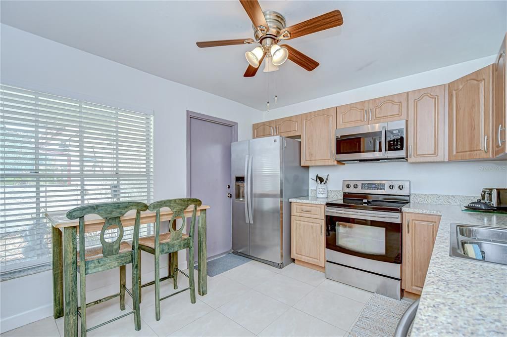 Active With Contract: $355,000 (3 beds, 2 baths, 1308 Square Feet)