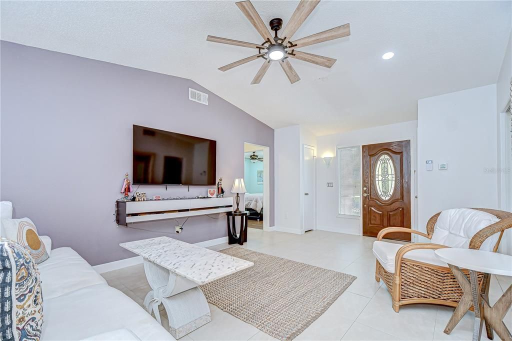 Active With Contract: $355,000 (3 beds, 2 baths, 1308 Square Feet)