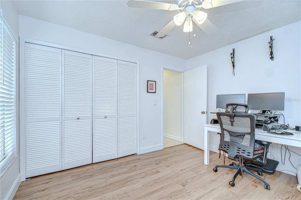 Active With Contract: $355,000 (3 beds, 2 baths, 1308 Square Feet)