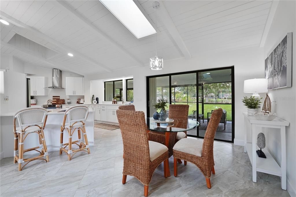 На продажу: $674,000 (3 спален, 2 ванн, 2020 Квадратных фут)