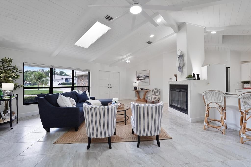 На продажу: $674,000 (3 спален, 2 ванн, 2020 Квадратных фут)