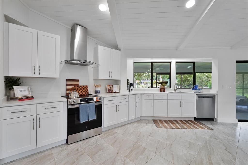 На продажу: $674,000 (3 спален, 2 ванн, 2020 Квадратных фут)