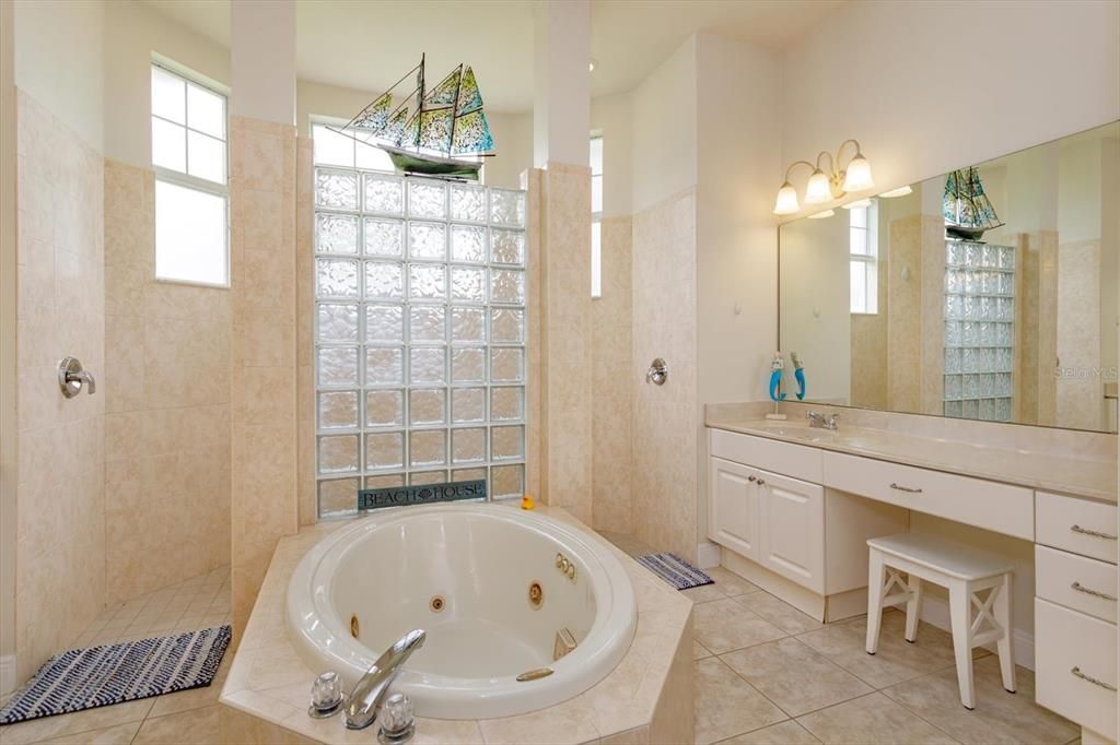 For Sale: $640,000 (4 beds, 2 baths, 2901 Square Feet)