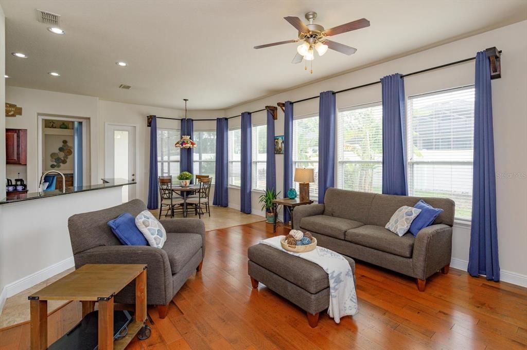 For Sale: $640,000 (4 beds, 2 baths, 2901 Square Feet)