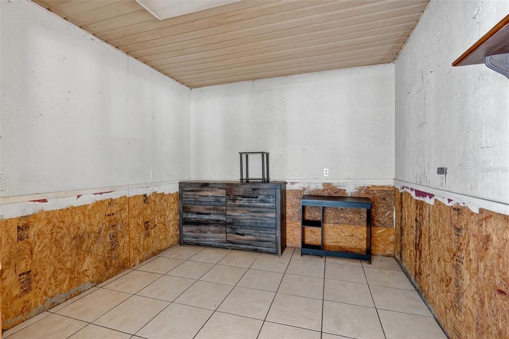 For Sale: $275,000 (2 beds, 1 baths, 2263 Square Feet)