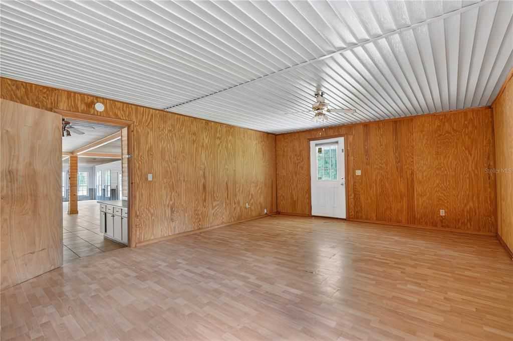 For Sale: $275,000 (2 beds, 1 baths, 2263 Square Feet)