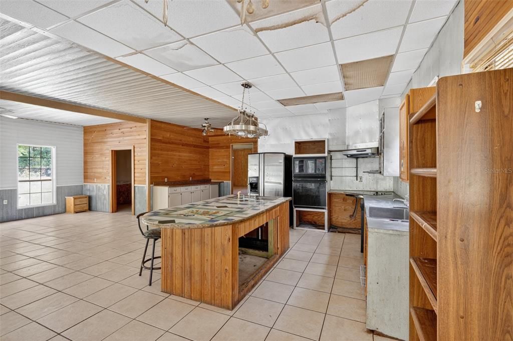 For Sale: $275,000 (2 beds, 1 baths, 2263 Square Feet)