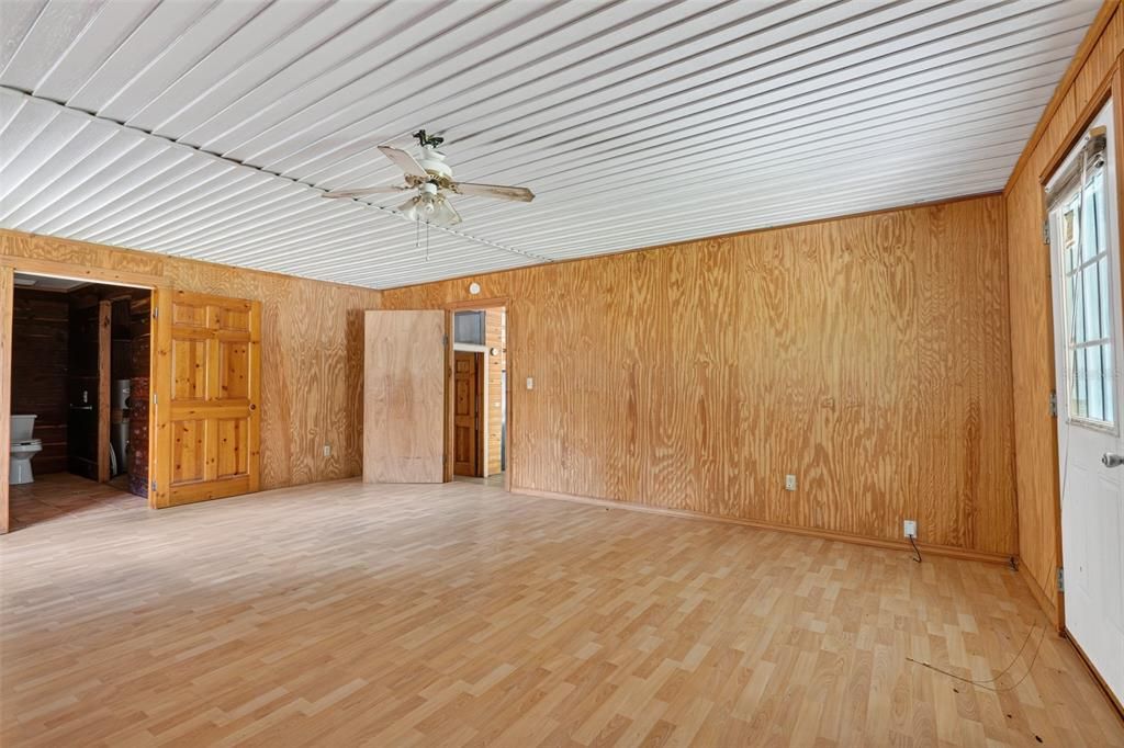 For Sale: $275,000 (2 beds, 1 baths, 2263 Square Feet)