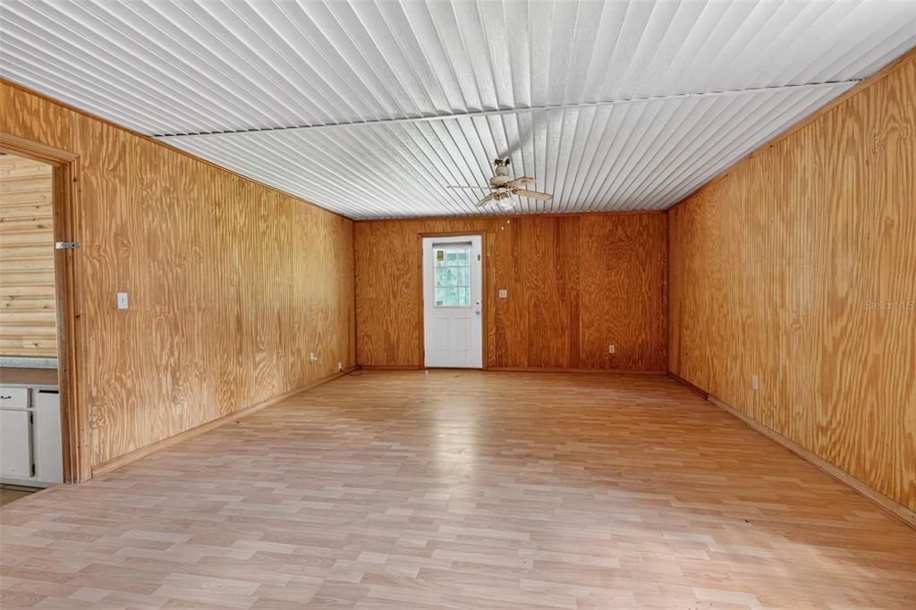 For Sale: $275,000 (2 beds, 1 baths, 2263 Square Feet)