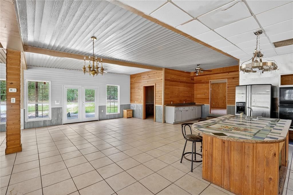 For Sale: $275,000 (2 beds, 1 baths, 2263 Square Feet)