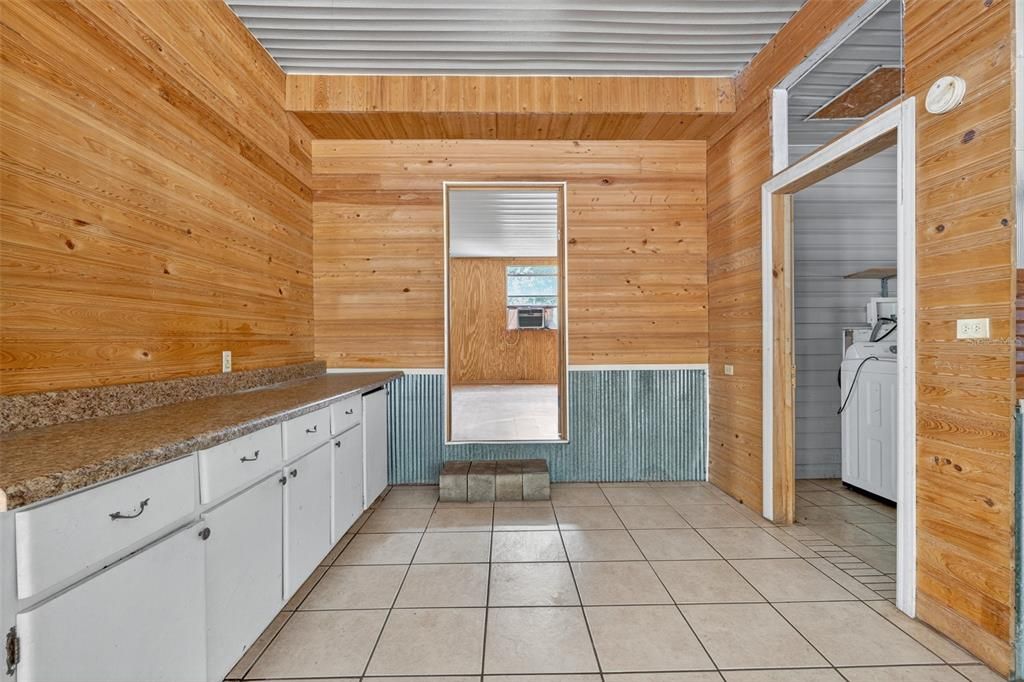 For Sale: $275,000 (2 beds, 1 baths, 2263 Square Feet)