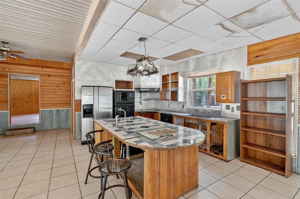 For Sale: $275,000 (2 beds, 1 baths, 2263 Square Feet)